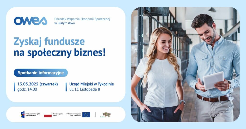 Dwoje młodych uśmiechniętych ludzi, kobieta i mężczyzna uśmiechają się patrząc na tablet.
