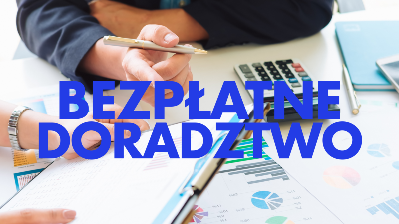 Na obrazku widać dłonie z dokumentami i długopisem. Napis na zdjęciu: bezpłatne doradztwo.